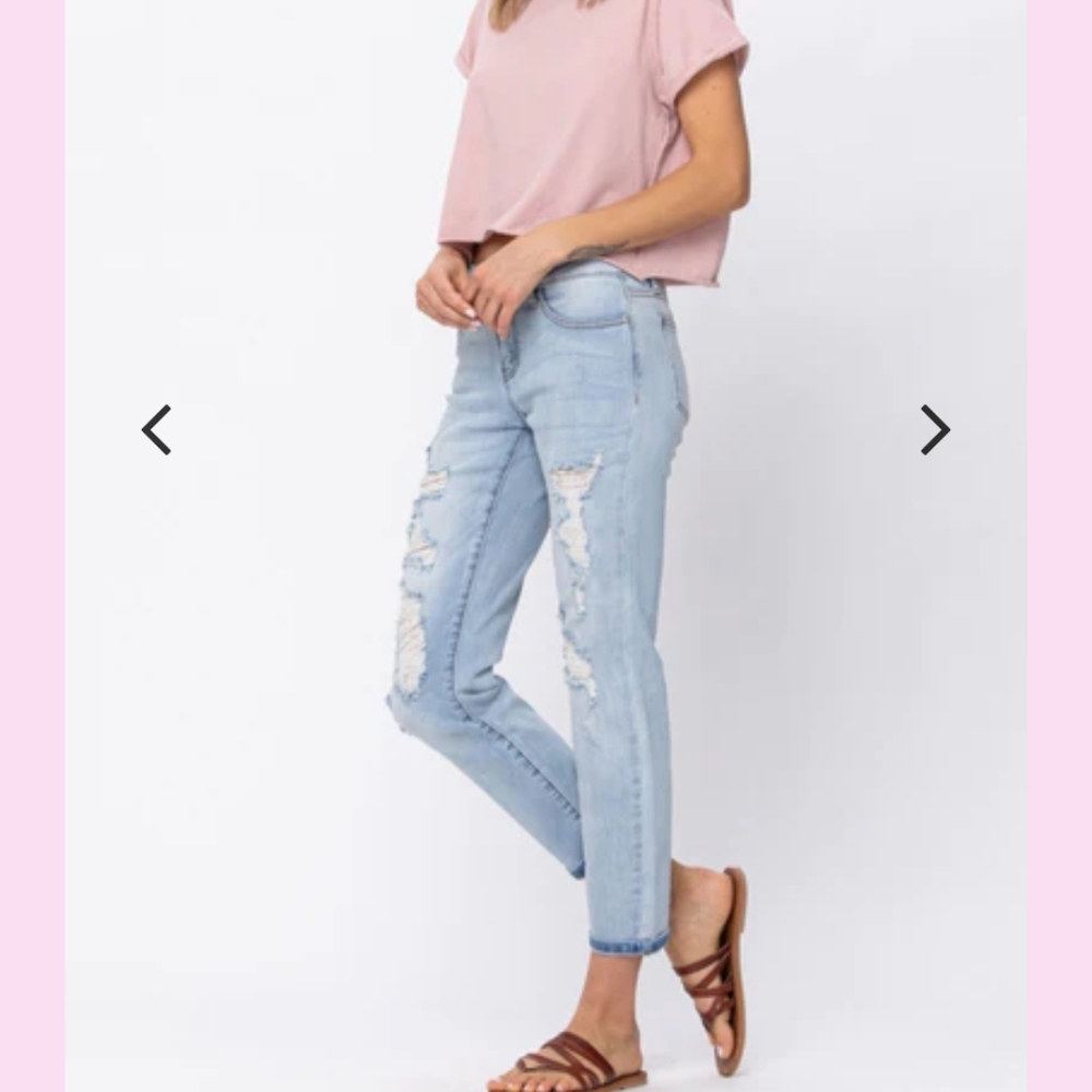 Judy Blue Light Wash Distressed Boyfriend Jeans 8878